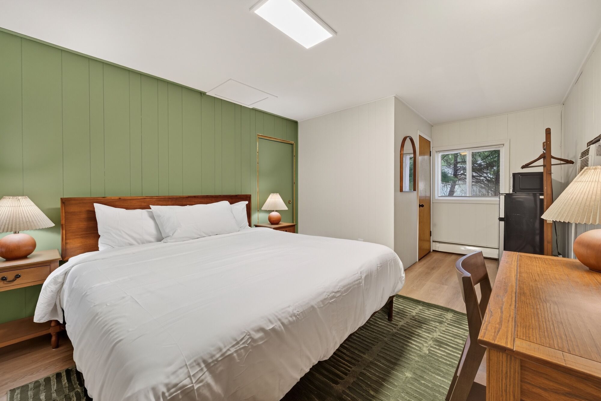 Habitación individual Confort, 1 cama de matrimonio grande | Espacio para trabajar con un portátil y wifi gratis