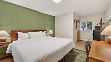 Habitación individual Confort, 1 cama de matrimonio grande | Espacio para trabajar con un portátil y wifi gratis