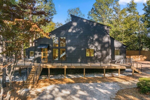 المنشأة من الخارج