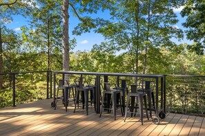 تناول الطعام بالخارج