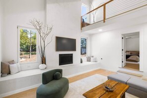 3 bedrooms, iron/ironing board, free WiFi