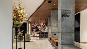 Apartment | Lobby - Comfortable Apartment With Panoramic Views (The Hague)