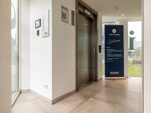 Apartment | Interior - Comfortable Apartment With Panoramic Views (The Hague)