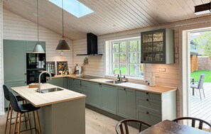 Fridge, microwave, dishwasher, coffee/tea maker