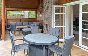 تناول الطعام بالخارج