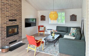 Smart TV, fireplace, table tennis