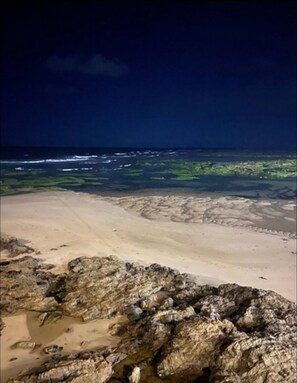 På stranden