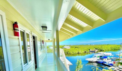 Utila Seabreeze Vacation Apartments