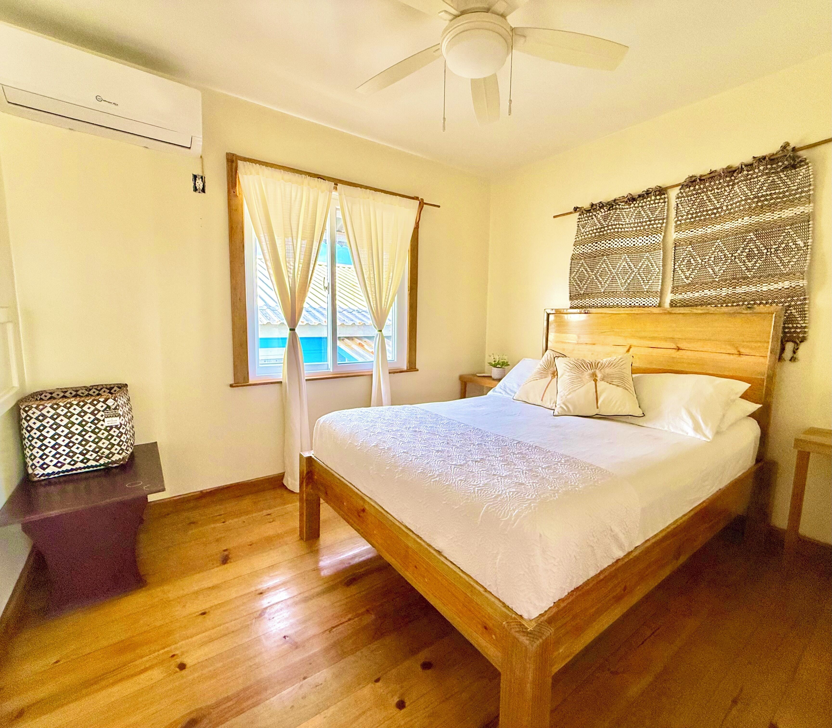 Classic Apartment, Kitchen, Lagoon View | Dihias secara berasingan, dilengkapkan perabot secara berasingan 