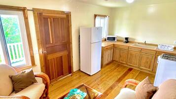 Căn hộ phong cách cổ điển, bếp, quang cảnh eo biển | Khu phòng khách