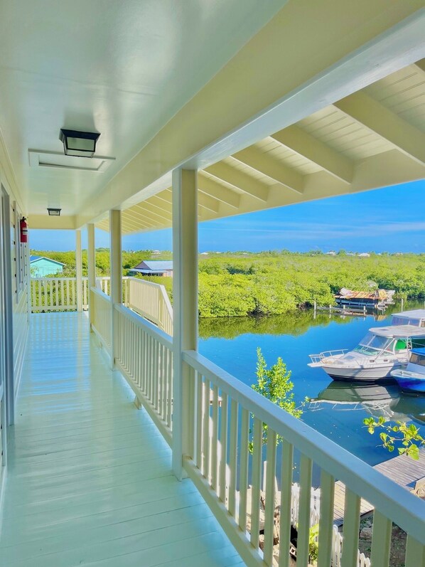 Classic Apartment #4 | Terrace/patio - Utila Seabreeze Vacation Apartments (Isla de Utila)