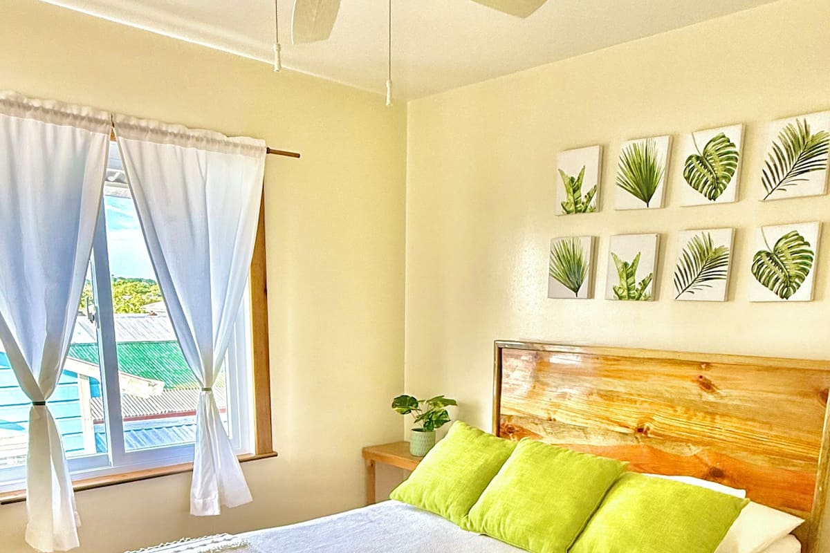 Classic Apartment, Kitchen | Dihias secara berasingan, dilengkapkan perabot secara berasingan