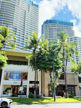 Exterior. Bposhtels Waikiki Retreat