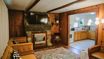 Smart-TV, Bücher, Stereoanlage