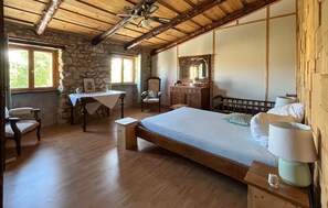4 bedrooms, travel cot, free WiFi