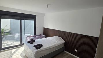 2 slaapkamers, een strijkplank/strijkijzer, reisbedje, gratis wifi