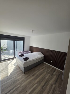 2 soverom, strykejern/-brett, reiseseng for barn og wi-fi (inkludert)