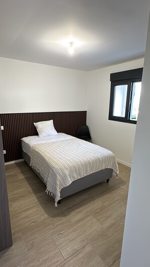 2 bedrooms, iron/ironing board, travel cot, free WiFi