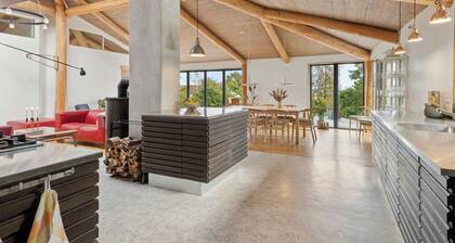 Scenic 2025 summer house with sea view