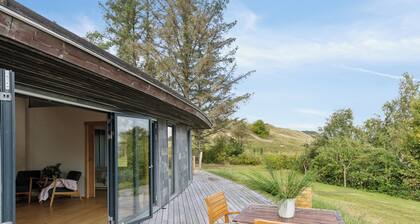 Scenic 2025 summer house with sea view