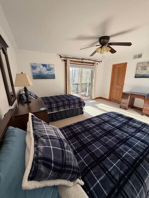 4 bedrooms, desk, iron/ironing board, free WiFi