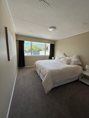 2 bedrooms, iron/ironing board, Internet, bed sheets