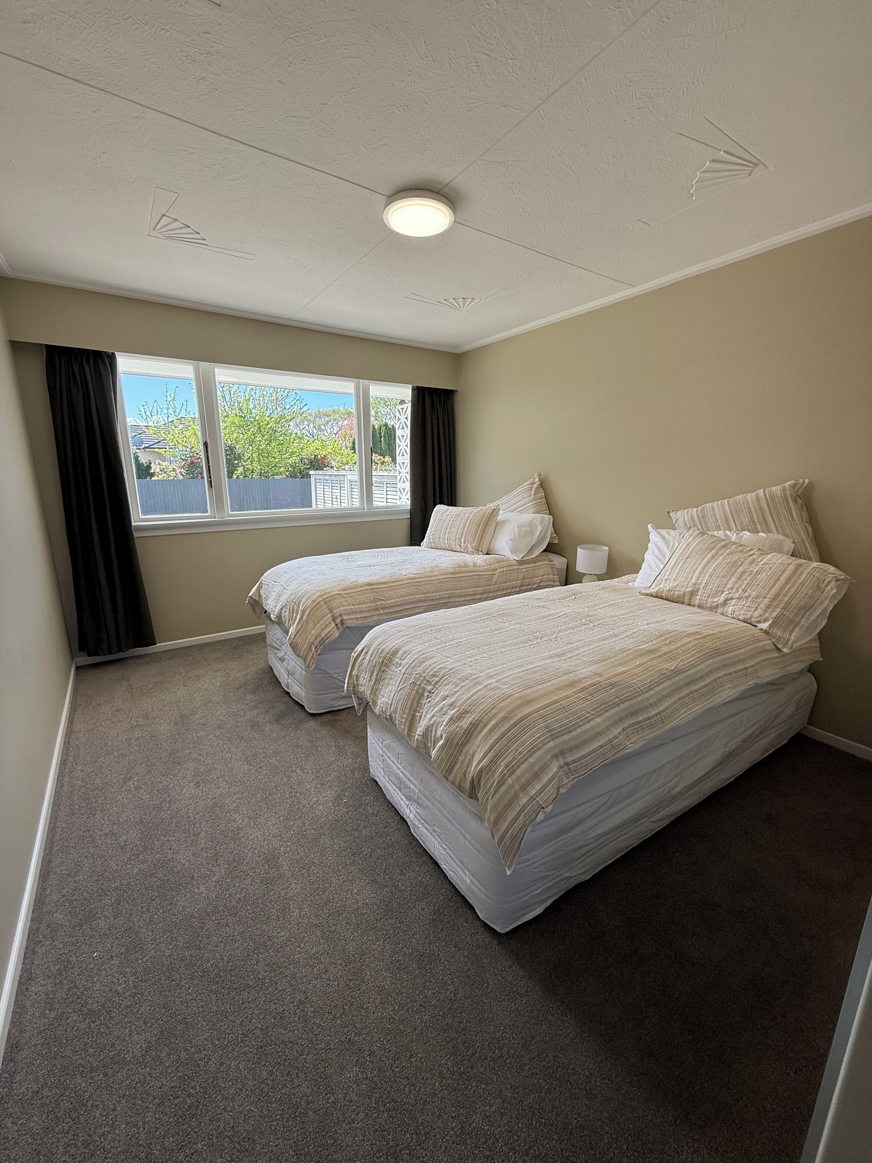 2 bedrooms, iron/ironing board, internet, bed sheets