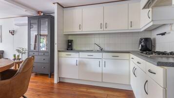 Fridge, stovetop, dishwasher, coffee/tea maker