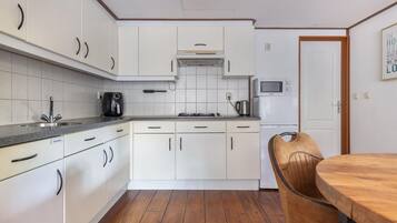 Kühlschrank, Herdplatte, Geschirrspüler