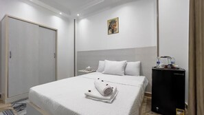 Einzelzimmer, Balkon | Zimmersafe, schallisolierte Zimmer, kostenloses WLAN