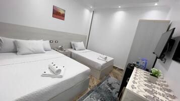 Double Room, Balcony | In-room safe, soundproofing, free WiFi