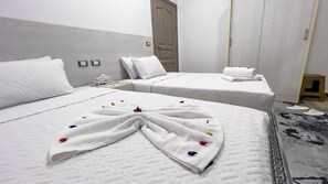 Double Room, Balcony | In-room safe, soundproofing, free WiFi - New Alaska Pyramids View (Giza)