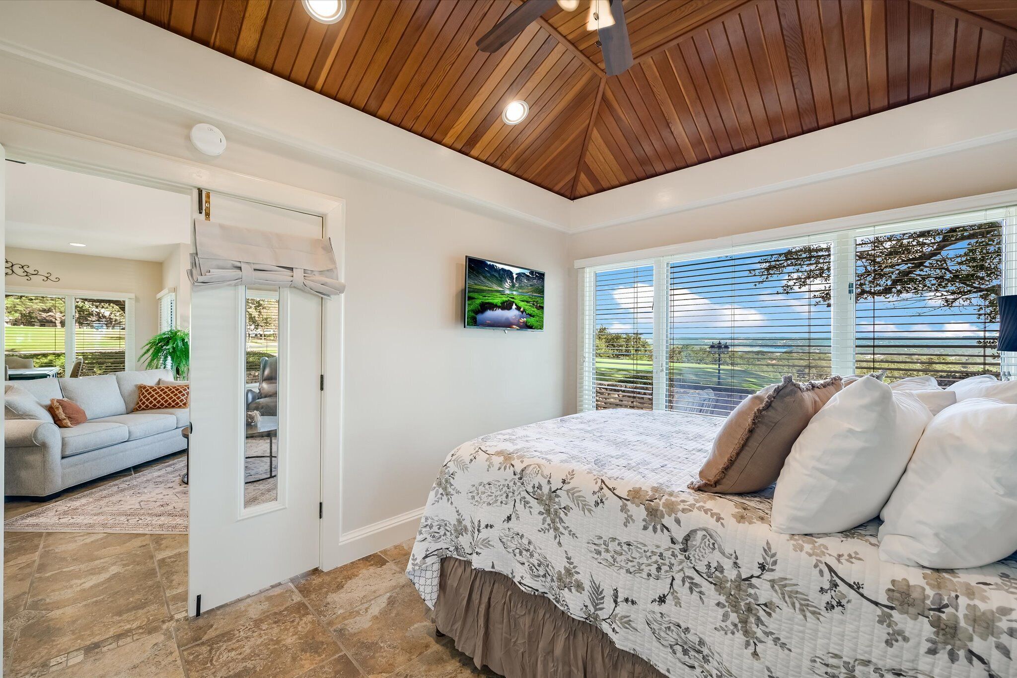 3 bedrooms, desk, free WiFi, bed sheets