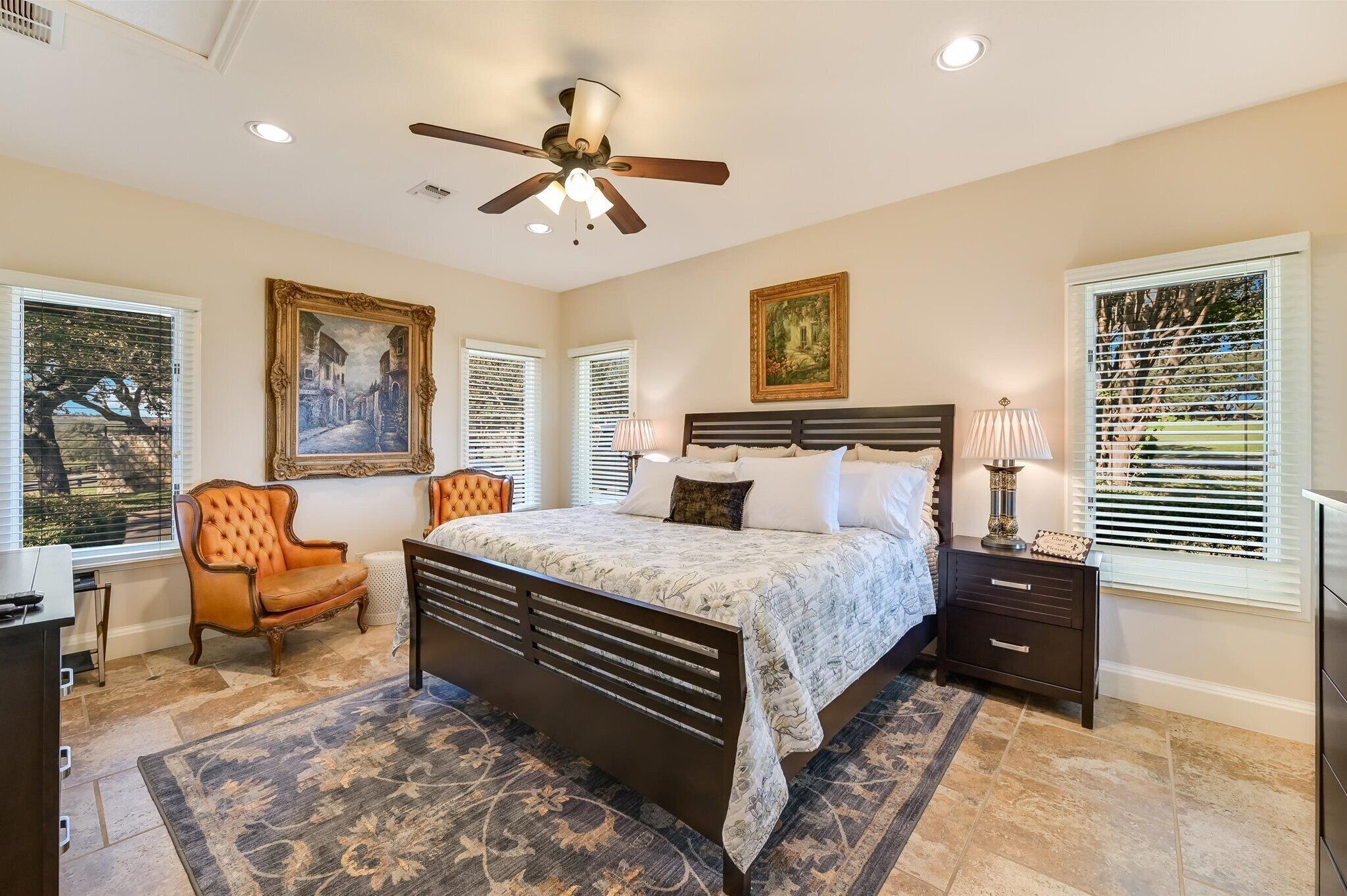 3 Schlafzimmer, Schreibtisch, kostenloses WLAN, Bettwäsche