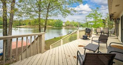 LAKEFRONT OASIS! TRANQUIL RETREAT AWAITS YOU IN HOT SPRINGS VILLAGE!