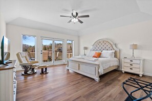 3 habitaciones, tabla de planchar con plancha, wifi y ropa de cama 