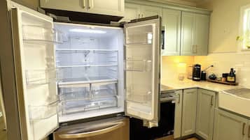 Micro-ondes, four, plaque de cuisson, lave-vaisselle