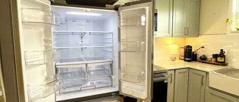 Mikrowelle, Ofen, Herdplatte, Geschirrspüler