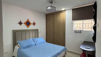 Free minibar, desk, laptop workspace, iron/ironing board