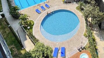 3 outdoor pools