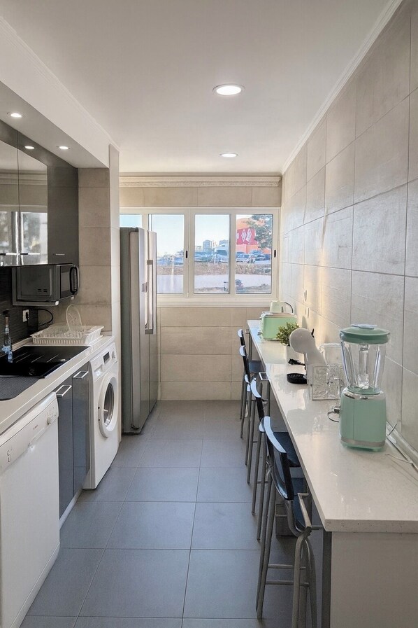 Mikrowelle, Ofen, Herdplatte, Geschirrspüler