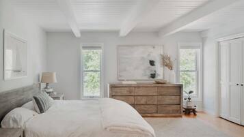 5 bedrooms, iron/ironing board, WiFi, bed sheets