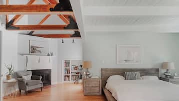 5 bedrooms, iron/ironing board, WiFi, bed sheets