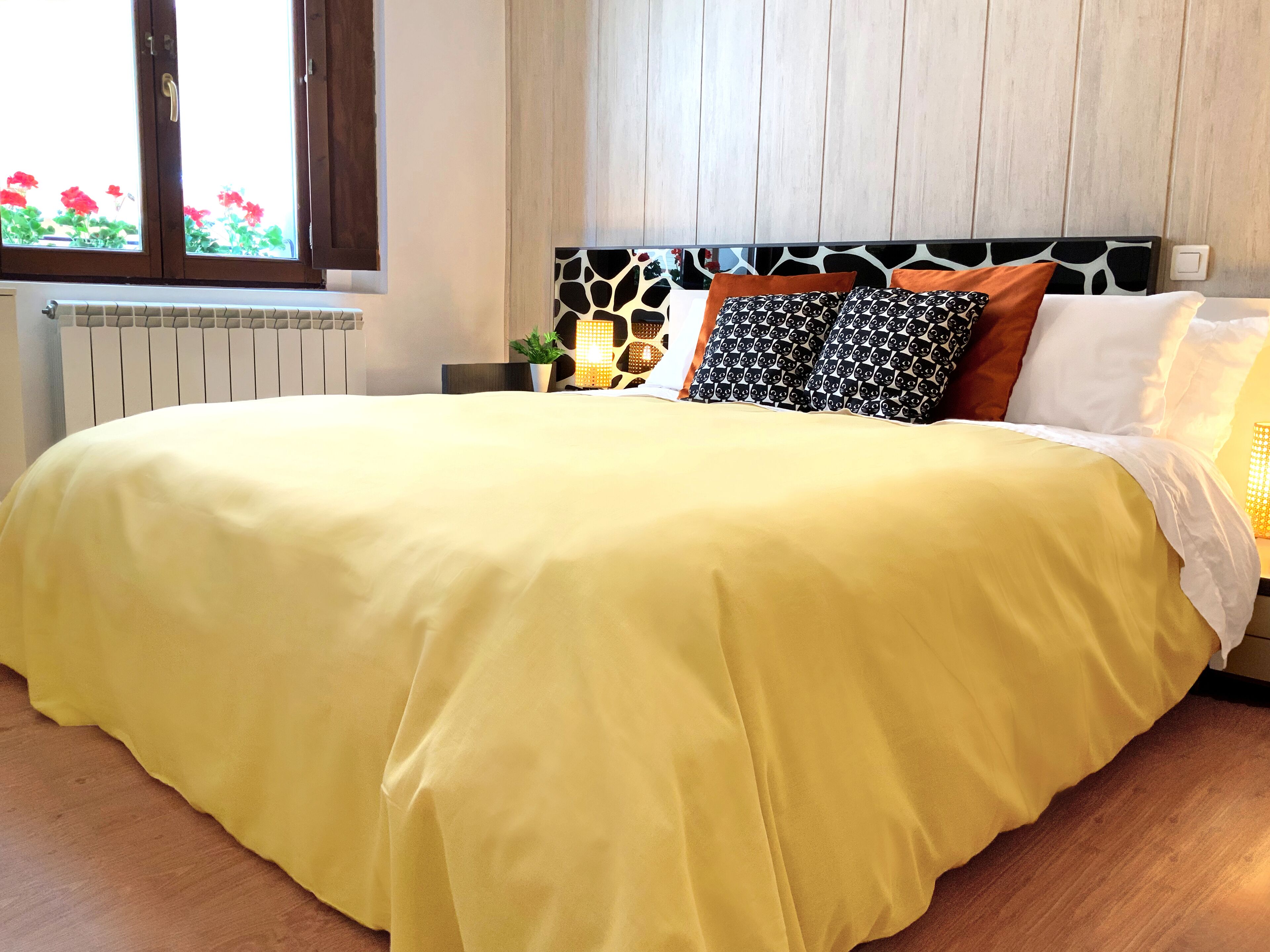 2 bedrooms, iron/ironing board, travel cot, free WiFi