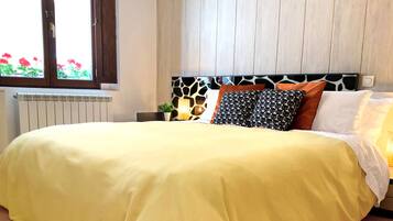 2 slaapkamers, een strijkplank/strijkijzer, reisbedje, gratis wifi