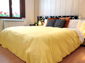 2 bedrooms, iron/ironing board, travel cot, free WiFi