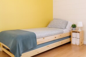 2 slaapkamers, een strijkplank/strijkijzer, reisbedje, gratis wifi