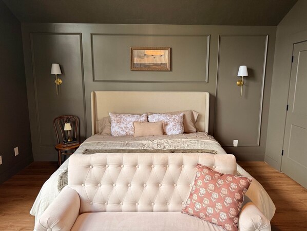 4 bedrooms, desk, iron/ironing board, free WiFi