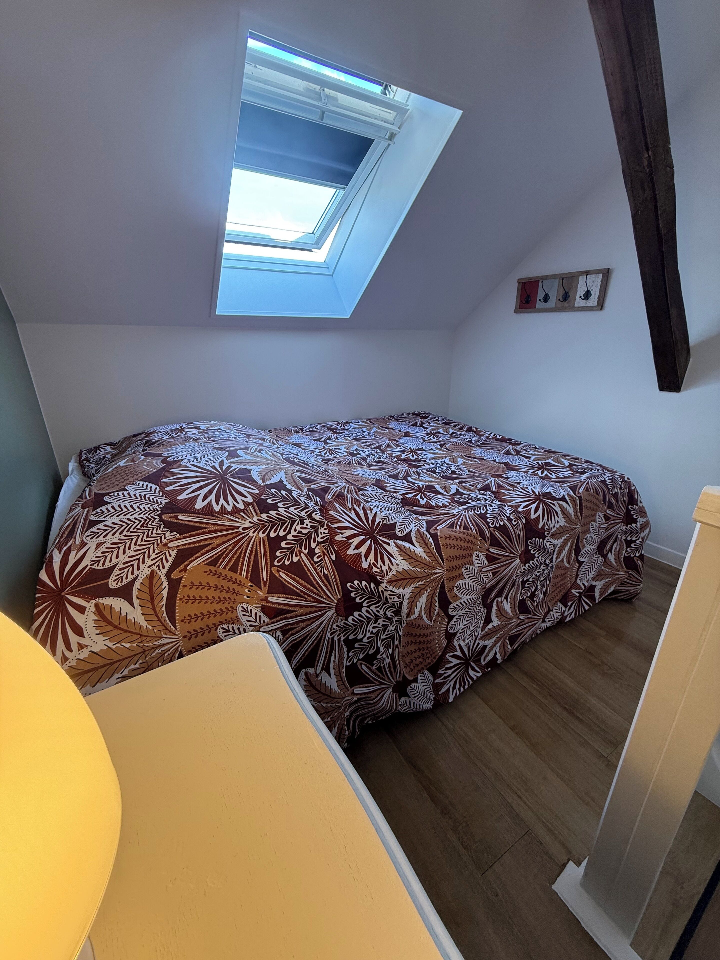 1 bedroom, bed sheets