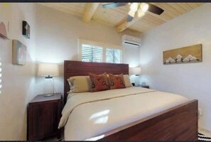 1 bedroom, iron/ironing board, WiFi, bed sheets - Walk to Plaza and Canyon Road in casita of your own! (Santa Fe)